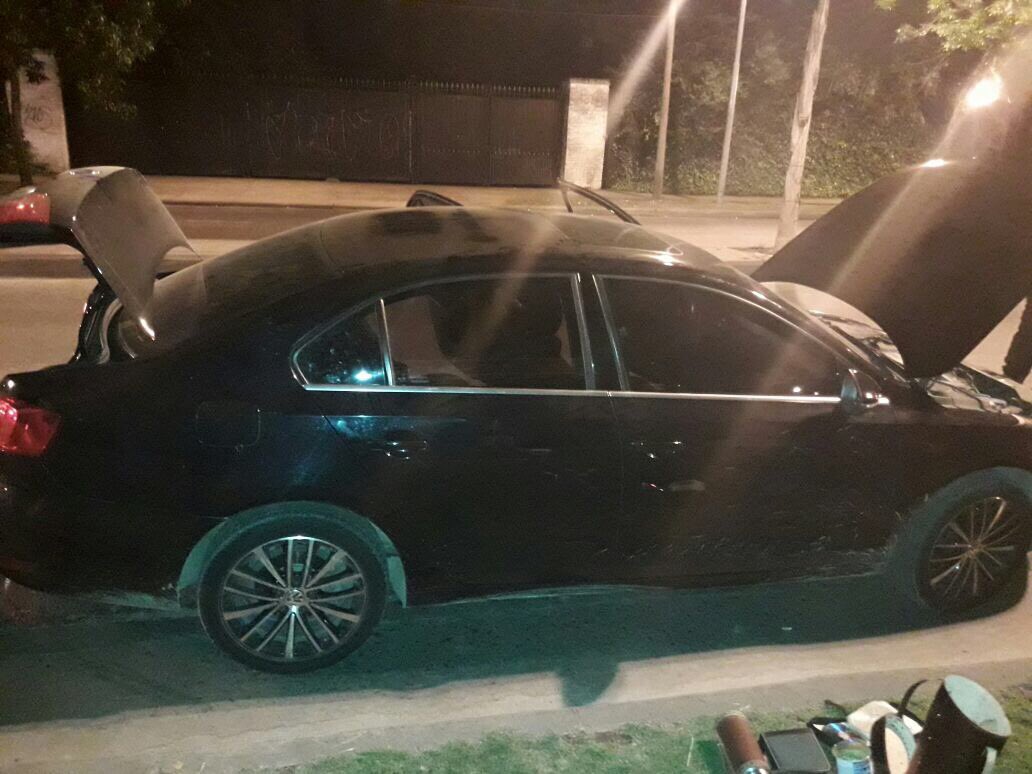 NicoVecchi's tweet photo. En un Operativo de rutina, en conjunto con PNA, logramos detener una pareja que llevaba gran cantidad de dinero, documentacion adulterada, cuchillos y arma de fuego
#COT #SubSecretariaOperativa https://t.co/hHug19IFcX