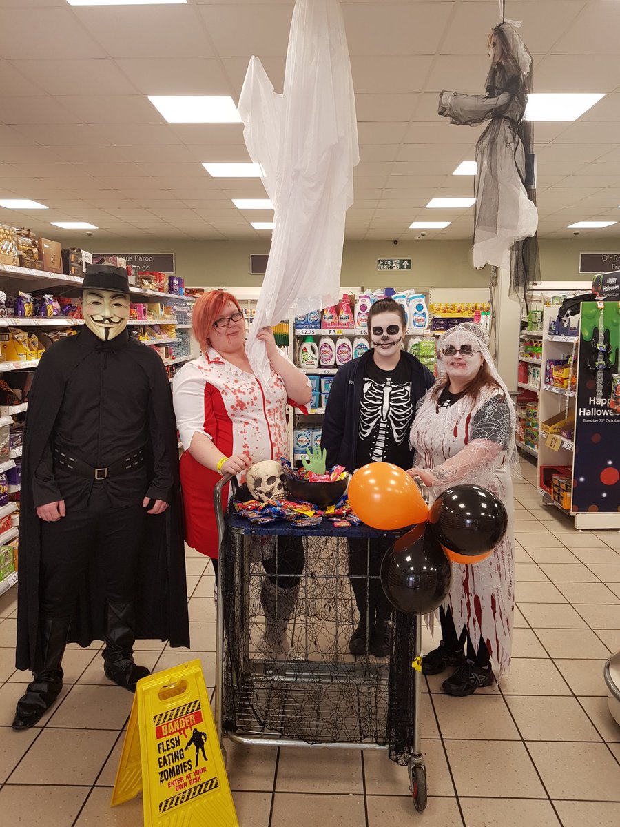 KellyLV87's tweet photo. Fun @ work! Happy Halloween everyone! 🍊👻💀☠🍊👻💀☠ https://t.co/z1wVrgP9ku