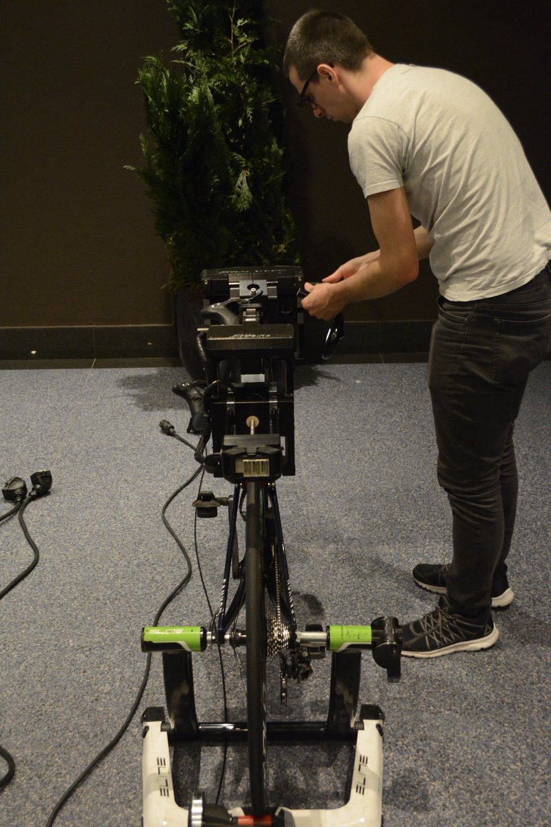 Movistar_Team's tweet photo. El stage 2018 también sirve para todo tipo de pruebas encaminadas a asegurar la eficiencia y salud de nuestros chicos. #SomosMovistarTeam https://t.co/yvYofkBWK5