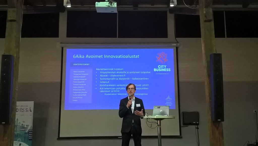 lillisiikasmaa's tweet photo. 6Aika avoimet Innovaatioalustat- hankkeen merkittävimmät tulokset @JariJokisalo n pitchaamana! #6aika https://t.co/loNZwuSUgT