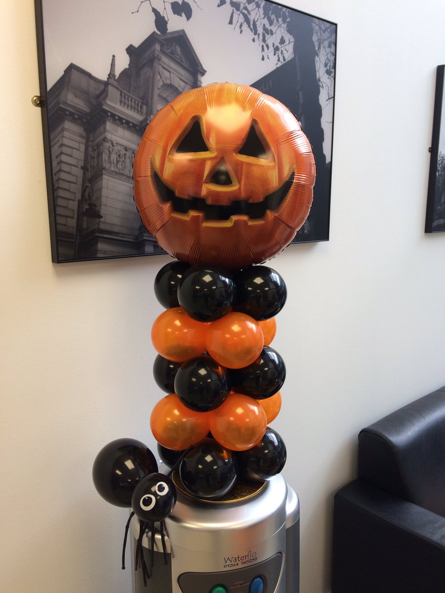 RiskBoxUK's tweet photo. More @caketober cakes @BusinessLodge this morning and balloon artistry - come down @Gnatta @AmedeoAdjusting @JamesFInman https://t.co/FEpOXQmhyc