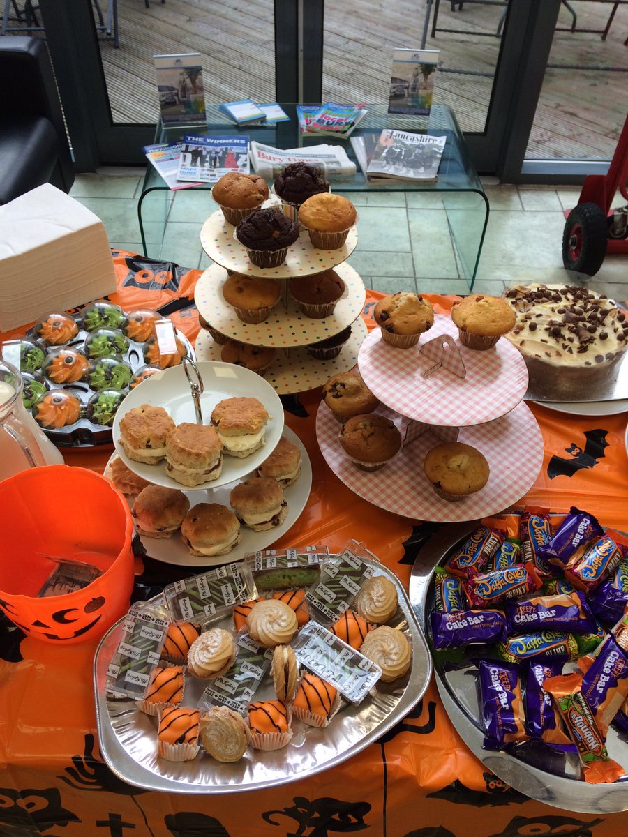 RiskBoxUK's tweet photo. More @caketober cakes @BusinessLodge this morning and balloon artistry - come down @Gnatta @AmedeoAdjusting @JamesFInman https://t.co/FEpOXQmhyc
