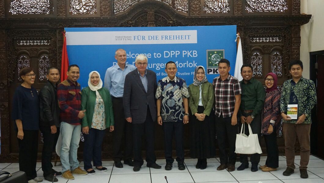 Kunjungan Prof. Dr. Jurgen Morlok ke kantor PKB untuk sharing pengalaman dalam hal toleransi di Indonesia maupun Jerman. <a href="/Kadir_Karding/">Abdul Kadir Karding</a>