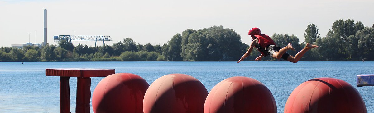 Unieke schoolreisbestemming. Eerste WipeOut speelpark voor kids ter wereld. > schoolreis.nl/archief/eerste… #schoolreis <a href="/BeldertBeach/">Beldert Beach</a>