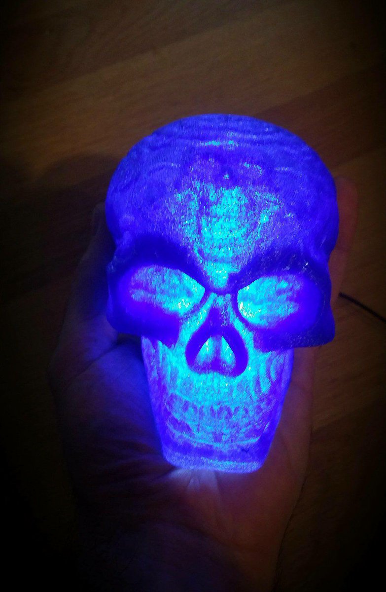 Fun in the office for Halloween! Think this little #3dprinted skull will stay with us! Have a good one folks 🎃#halloween #3Dprinting #design