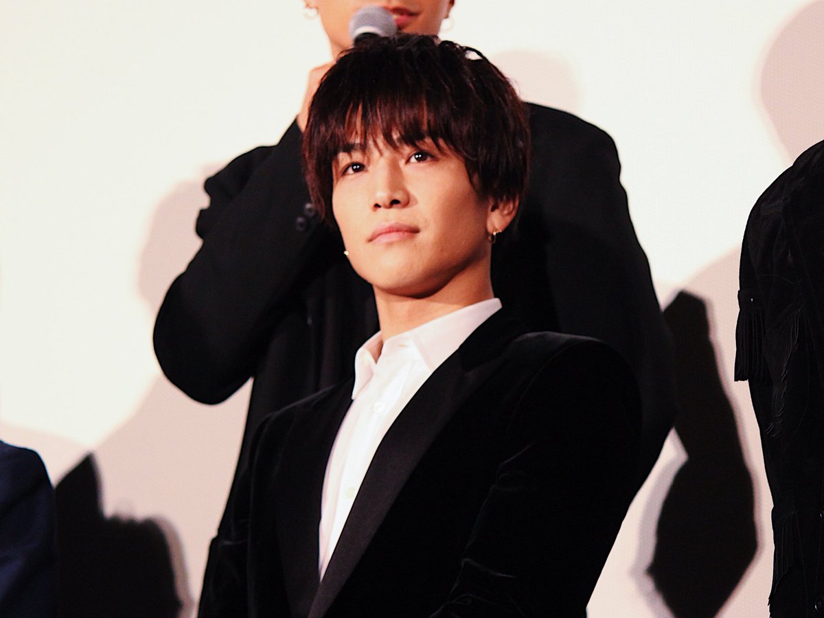 Aoi Pro A Twitter ハイロー3 超 完成披露試写会 2 3 劇中で 岩田剛典 さんと対峙するシーンについて 顔が近くて かわいかった と岩城滉一さんが答え 岩田さんが照れる一幕も High Low