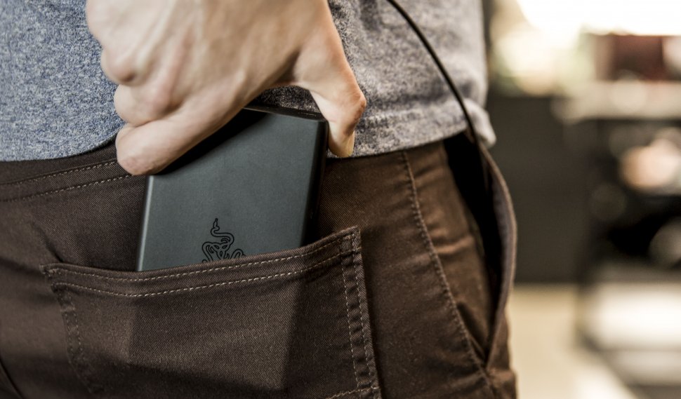 howsoftware's tweet photo. Gaming merk Razer komt met een Smartphone 
https://t.co/Qw3z14ZZCg 
#RazerPhone #Razer https://t.co/W9OAZtdMjn