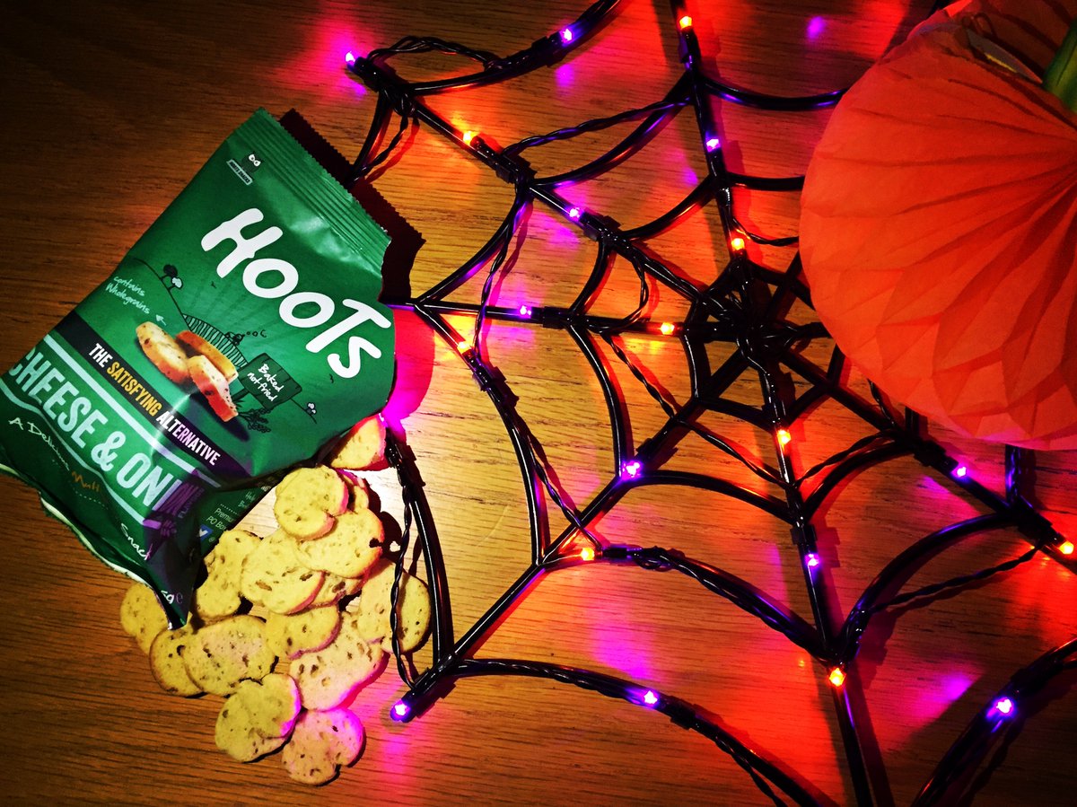 HootSnacks's tweet photo. #HappyHalloween everyone!! #snacks #throwback https://t.co/J5Ni8lisjW