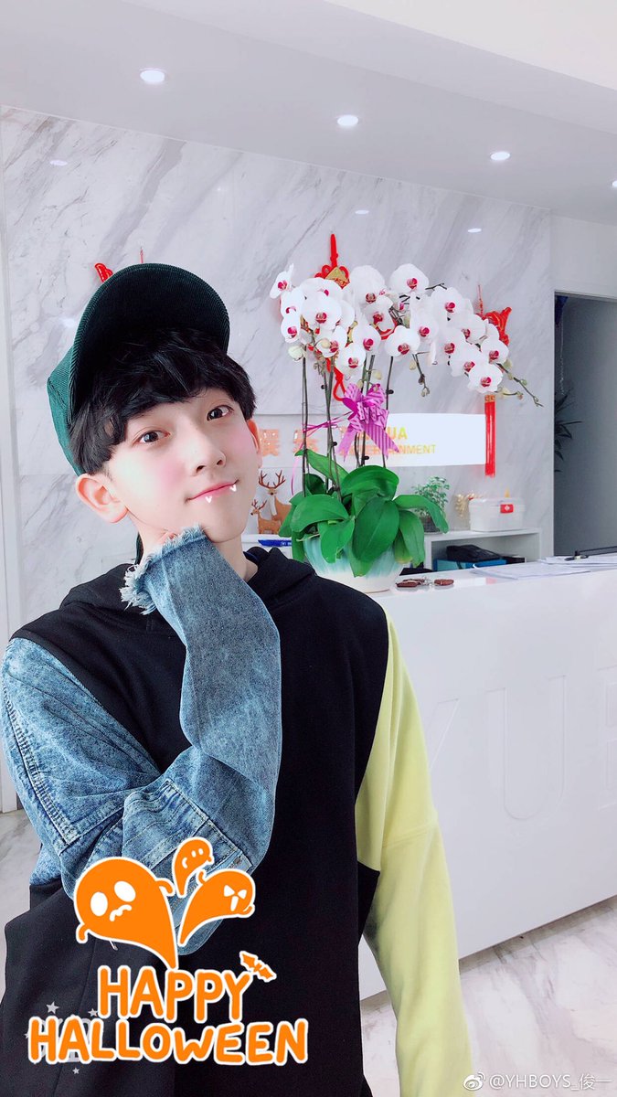 JunyiYHBoys's tweet photo. Last day of October and also it’s Halloween. Be careful of those ghosts 👻 Happy halloween! 😜
#YHBOYS https://t.co/1fQrLKeTei