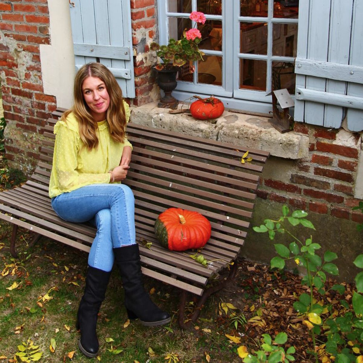 shoonshoes's tweet photo. Treat yourself to a pair of gorgeous Bowhill boots from Ara this #Halloween Shop in store and online now: https://t.co/ty9TK99lH9 https://t.co/57QFtMCcyH