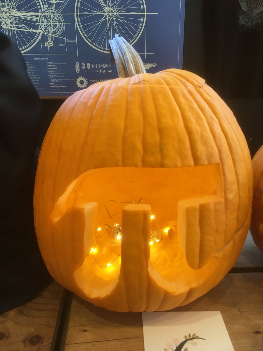 100Portland's tweet photo. Don’t miss Annual West End Halloween Parade on Brackett Street by Reiche School 6pm tonight! Best costumes and so fun! @inside_portland https://t.co/XWysiu3rZG