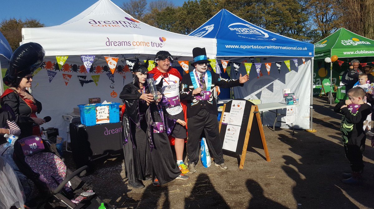 birdconsultancy's tweet photo. On Sunday our team were at #HeatonPark for the spooktacular @HalloweenFunRun organised by our client @sportstoursint https://t.co/Y6ZqG5Hq09 https://t.co/j4XhG8XDlI