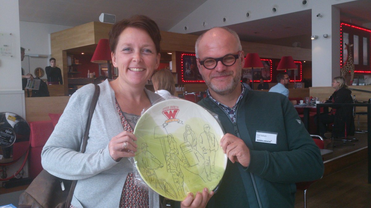 Wow! Wij ontvingen vandaag de Helden van de Wijk Aanmoedigingsprijs 2017. Bedankt voor dit mooie steuntje in de rug! #podnl