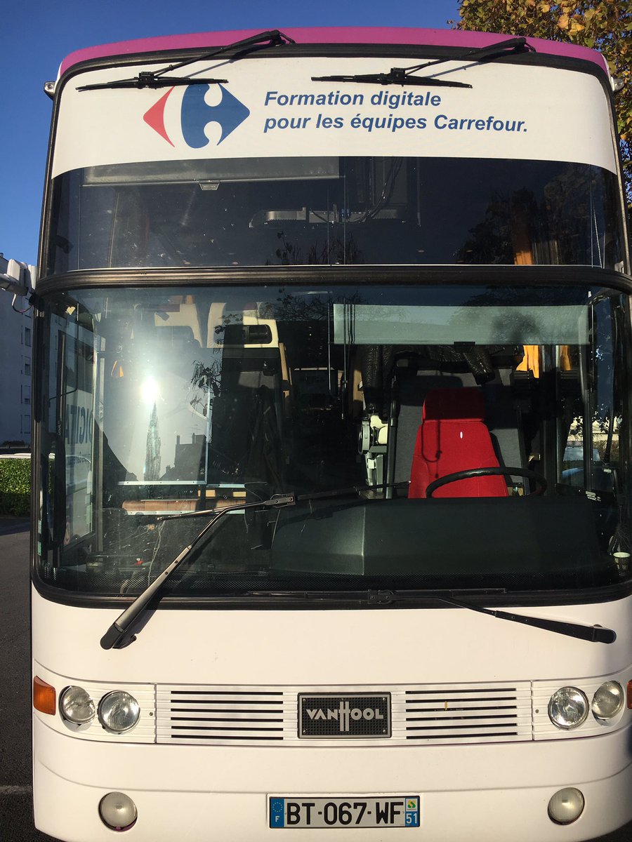 jeremy_carmona_'s tweet photo. #busdigitalcarrefour en direct du Market de  Reims :) Chez Carrefour c'est la formation qui vient à la rencontre des collaborateurs :) https://t.co/rbK82kv6mG