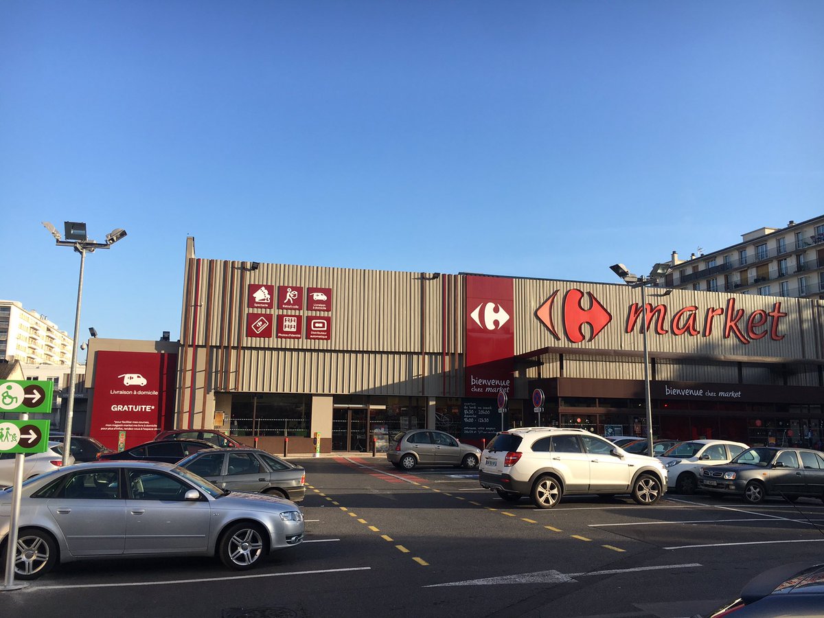 jeremy_carmona_'s tweet photo. #busdigitalcarrefour en direct du Market de  Reims :) Chez Carrefour c'est la formation qui vient à la rencontre des collaborateurs :) https://t.co/rbK82kv6mG