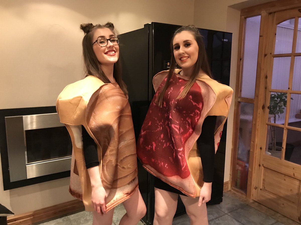BrokeNanny's tweet photo. My sister and I were a sandwich this year 🍞🥜🍓🍞#HappyHalloween2017 https://t.co/pmouxeGhxz