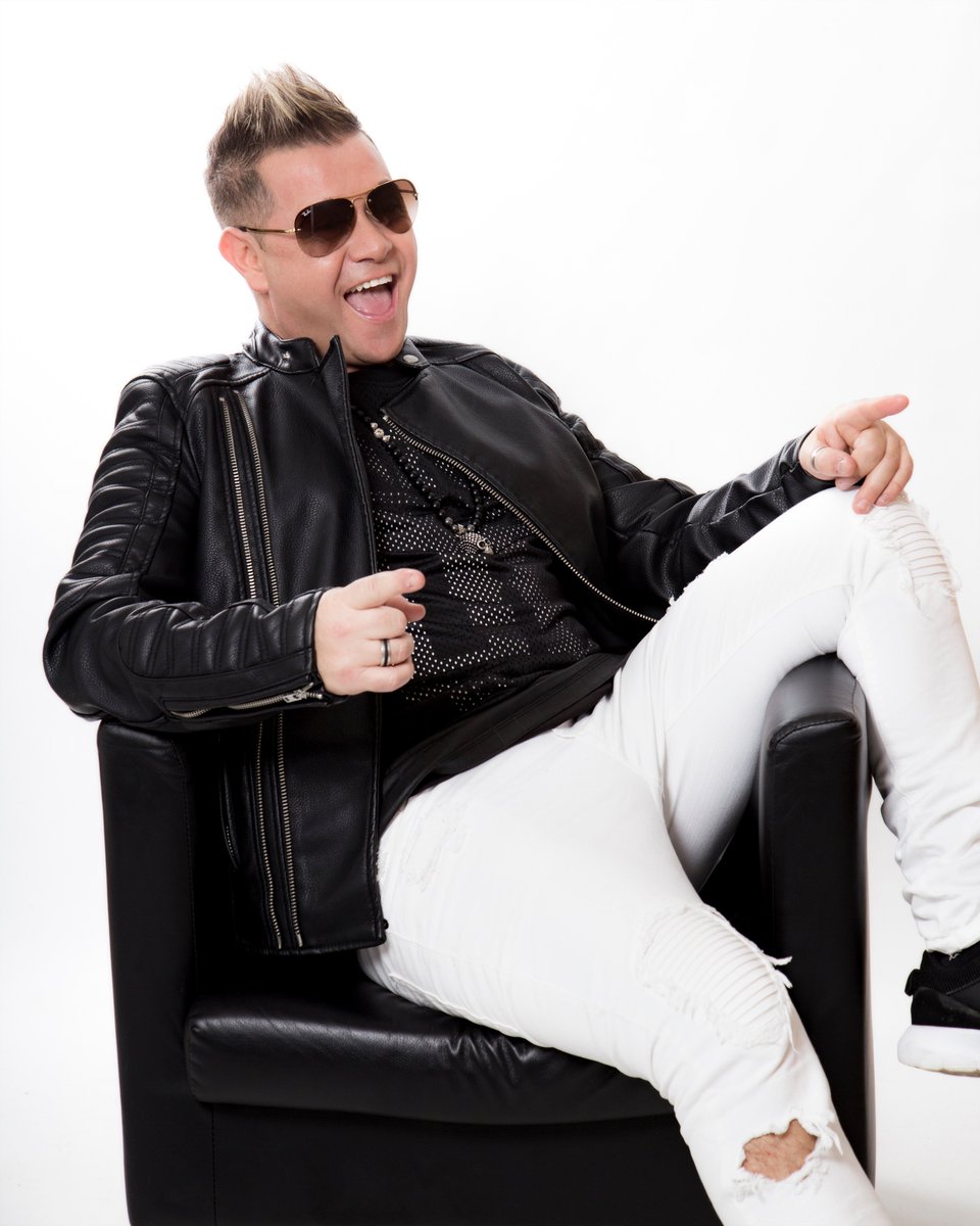 Buenos días mi gente
Muy pronto os presentaré mi nuevo single
Atentos .
De la mano de <a href="/ExURBANA/">EXPRESION URBANA S.L</a> la fábrica de los éxitos