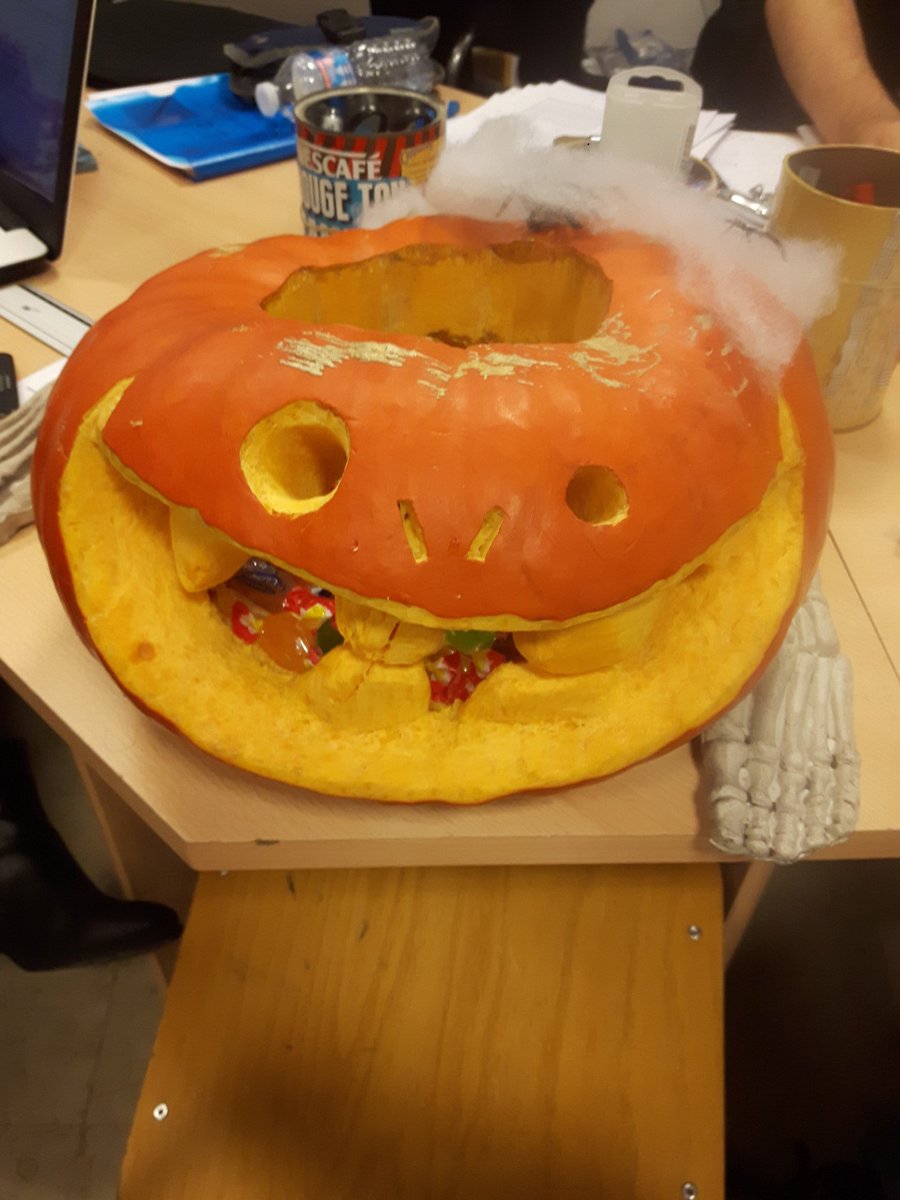 epsyca's tweet photo. Venez fêter Halloween au local :) 🎃🍁 #Halloween2017 
#bonbonsàvolonté https://t.co/A45ZUoCGHi