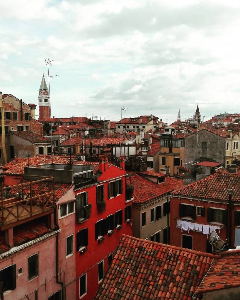 TheGetaways_'s tweet photo. Venice at my feet #travelblogger #picoftheday #igers #venezia #panorama #love https://t.co/mGRH6gymDy https://t.co/e0bZynPU6C
