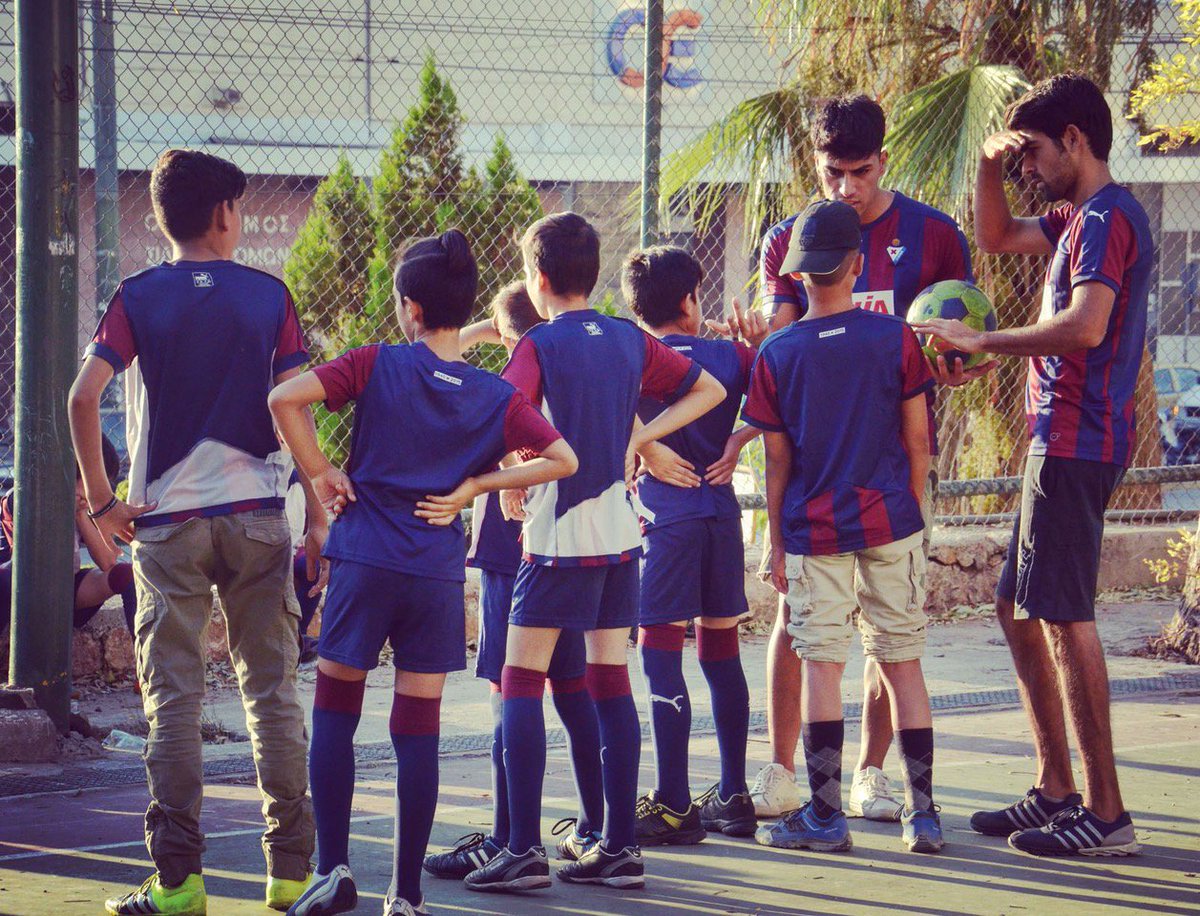 SDEibar's tweet photo. SD Eibar dona el excedente de ropa de la temporada pasada para ayudar a refugiados en Grecia https://t.co/6zjq2dJoTh https://t.co/XLpg39mIMQ