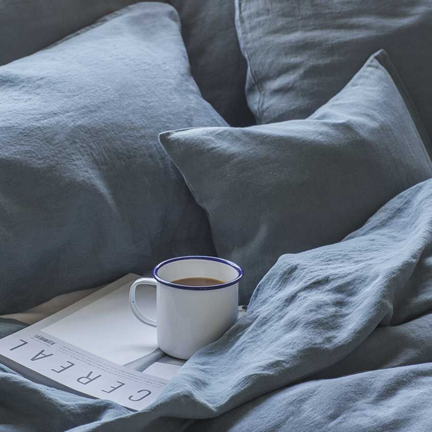 ELLEDecoUK's tweet photo. Marilyn Monroe famously favoured silk bedsheets, but which material is best for you? Find out in #EDNov17 – issue out now. https://t.co/iSXvks4q2M