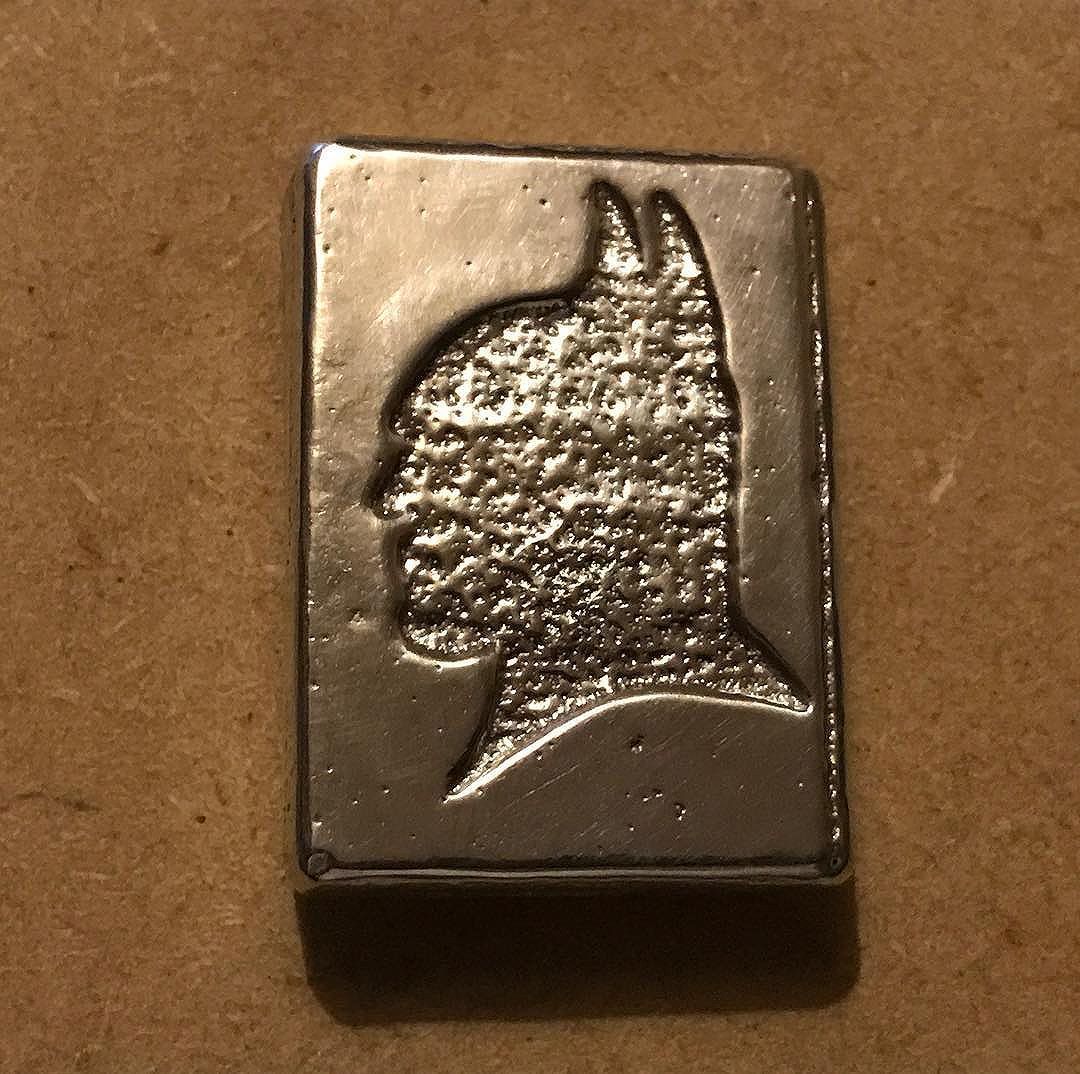 dogmadshell's tweet photo. The 2oz Silver batbar !! #batman #silver #bullion #silverstacking #silverporn #silverbullion #silverpour https://t.co/dNtkBkxAus