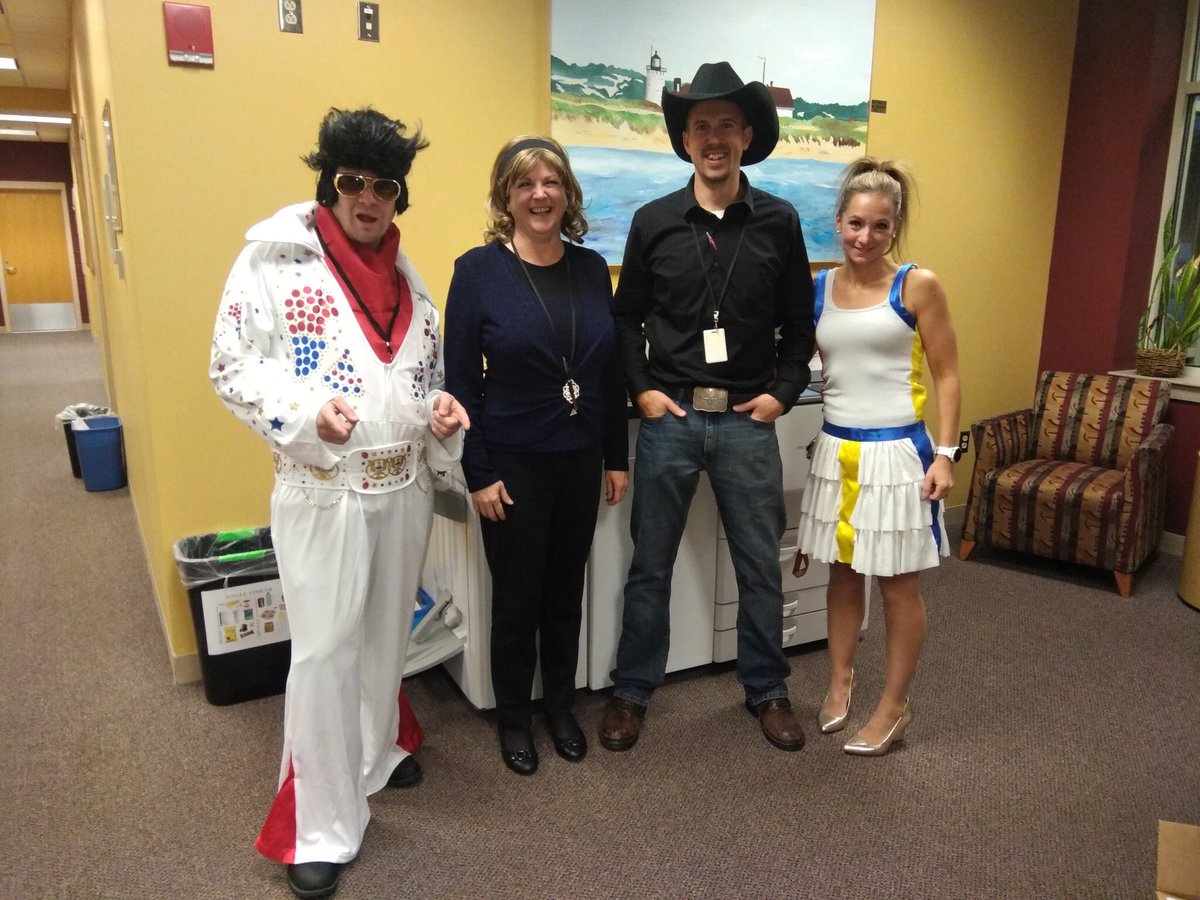 Gonksports's tweet photo. Rowdy Halloween here at gonk. #McGowannn #gymteacherspostin https://t.co/EtJ3USQhwa