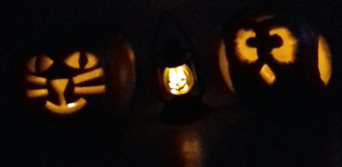 KeeleFluteChoir's tweet photo. Happy Halloween! ๐ป๐ @KeeleUniversity #pumpkinpics https://t.co/6z0Woepvrh
