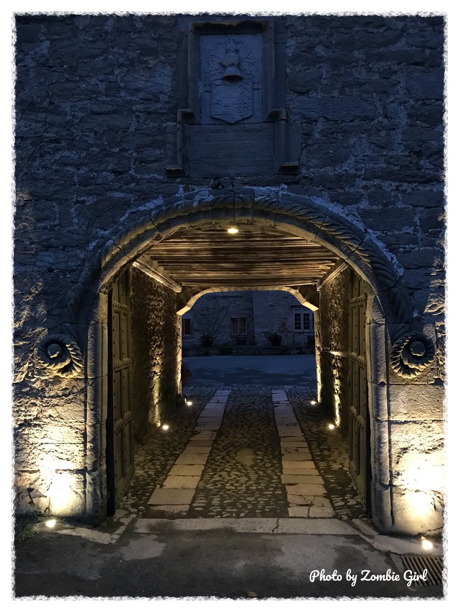 TravellinZombie's tweet photo. Beautifully #dramatic - the archways at #AskhamHall in the #LakeDistrict #Night #Lighting #Halloween https://t.co/JMHdcNUt2m