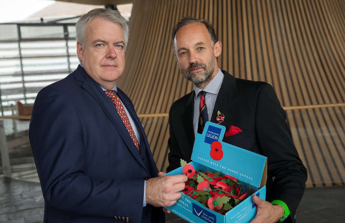 ametcalfe42's tweet photo. Privileged to be able present @fmwales with #PoppyAppeal #wales #cymru Poppy #rethinkremembrance @PoppyLegion https://t.co/ooPHhUVZzS
