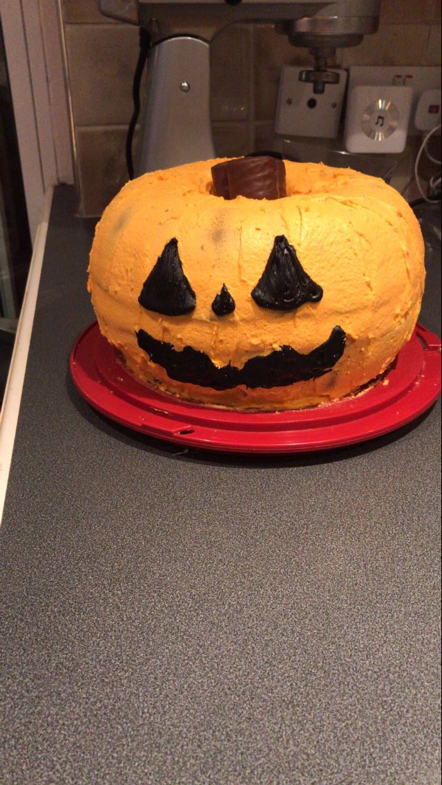 Spooky activities on CFU for Halloween @EmmaVRichardson <a href="/NUH_Respiratory/">NUHRespiratory</a> <a href="/InaSobaleva/">Ina</a>