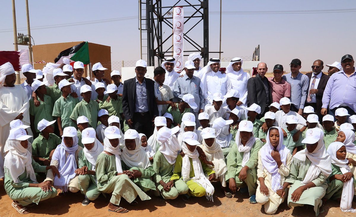 Alraya_P's tweet photo. مبادرة #رفقاء تضع حجر الأساس لمجمع طيبة للأيتام بالسودان ويهدف المشروع لتوفير بيئة تعليمية وصحية للأيتام وتنمية مهاراتهم. #قطر
#قطر_الخيرية https://t.co/VC2LKgUbIF