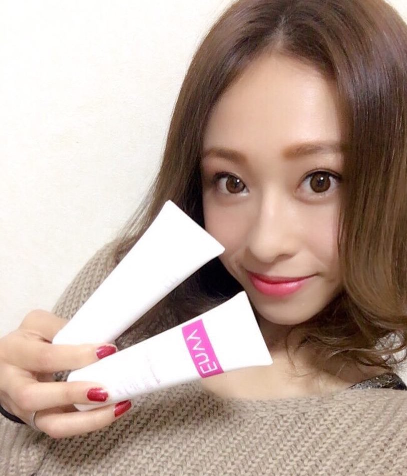 sugarfeel_lens's tweet photo. 持ち運びにも便利なコンパクトサイズ😁😁
いつでもどこでも意識の高い大人の女性に✨✨
@sugarfeel_lens #sugarfeel #シュガーフィール #ボディクリーム #Envy #mermaidkiss #loveholic #カラコン #カラーコンタクト https://t.co/bqJRwnPdV8
