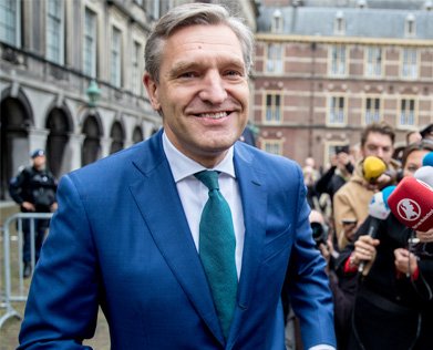 gijsrademaker's tweet photo. Peiling @eenvandaag: er is géén begrip voor Buma's 'uitslag negeren' - ook niet van de eigen CDA-kiezers: 
https://t.co/WaZIiaCVJT https://t.co/kW6ABlKirb