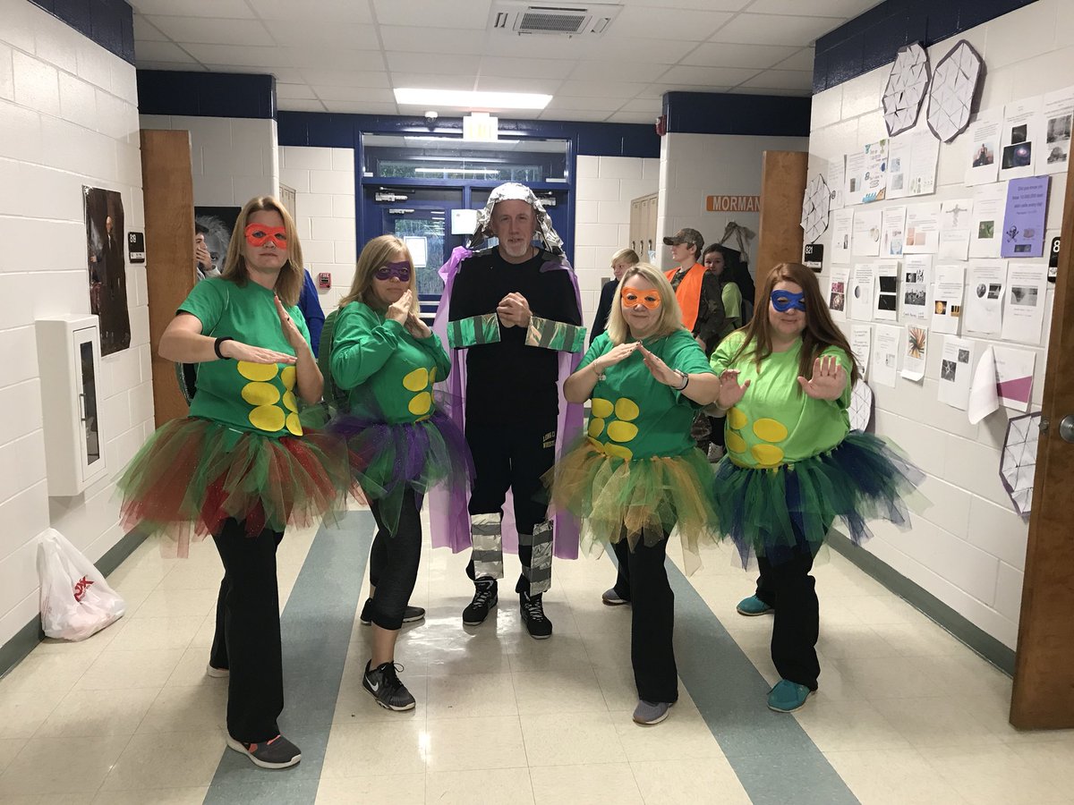 MrsSandsELA's tweet photo. “Say BOO to Bullying and Drugs!” Turtle Power!! #lcmscougarstrong https://t.co/nTHmXbhuMr