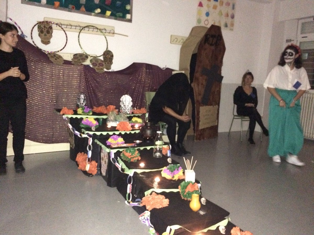 nurialopezfol's tweet photo. Celebrando Halloween con #IVKTASOCT en el @IESVictoriaKent https://t.co/ptErJWygGo