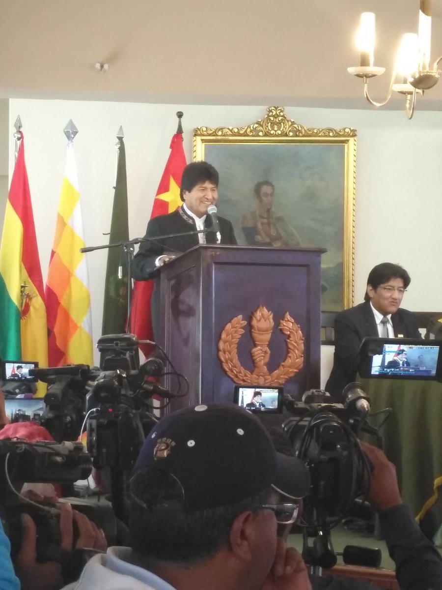 MindeGobierno's tweet photo. #Ahora presidente @evoespueblo "La Policía se debe preparar para dar seguridad al pueblo. El proyecto Bol—110 dará seguridad interna al país https://t.co/plyLZMJeCQ