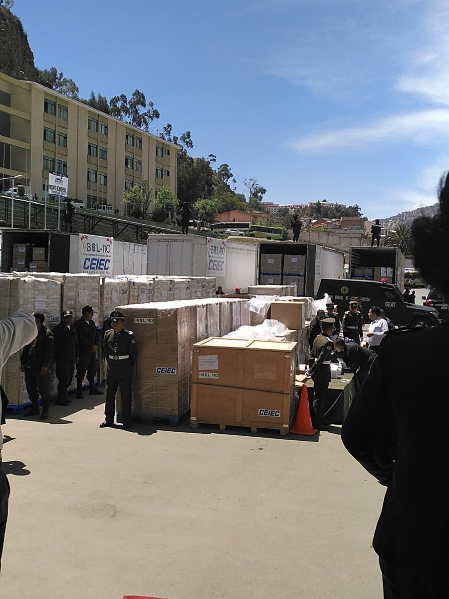 MindeGobierno's tweet photo. #Ahora presidente @evoespueblo "La Policía se debe preparar para dar seguridad al pueblo. El proyecto Bol—110 dará seguridad interna al país https://t.co/plyLZMJeCQ