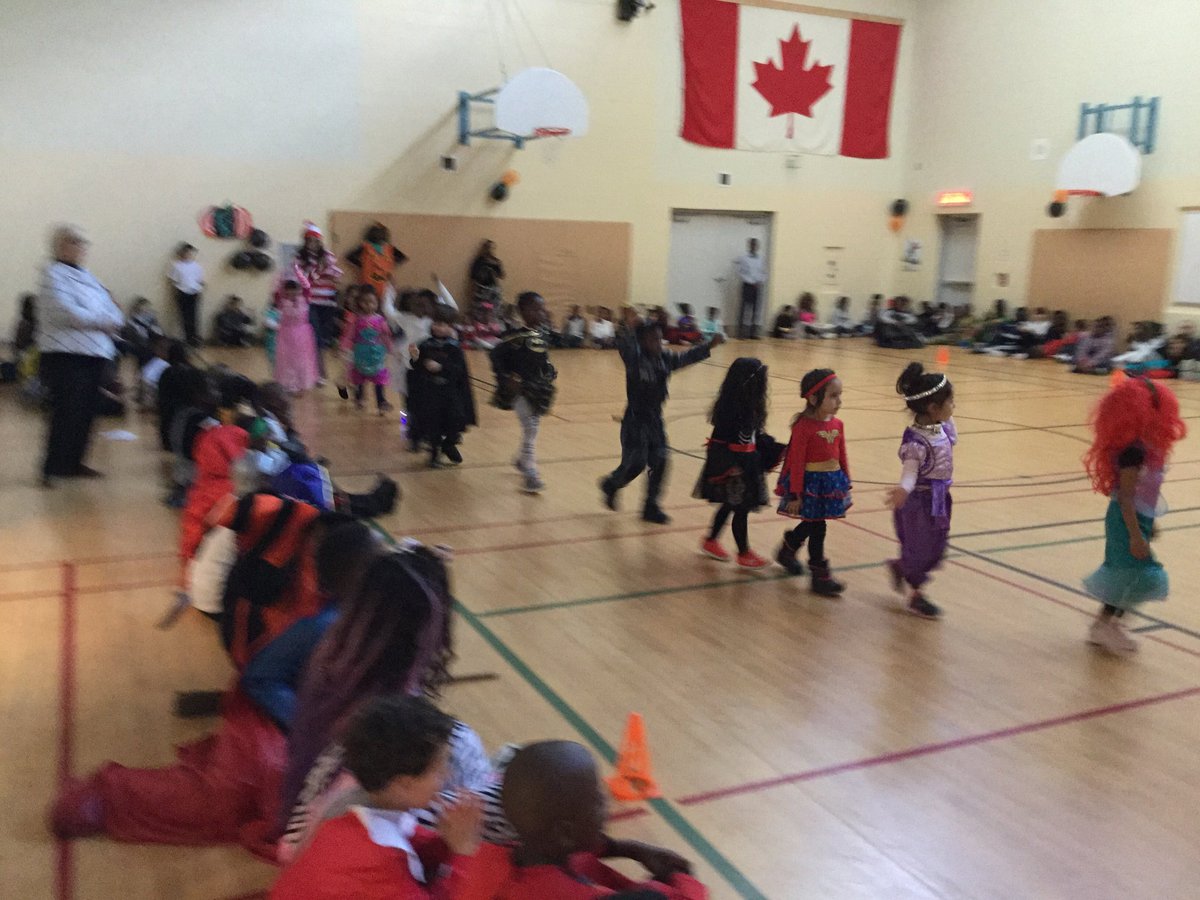 SnctEcole's tweet photo. Le défilé des costumes d'Halloween ! Bravo les amis de @SnctEcole @cscmonavenir https://t.co/taUnzL10Q3