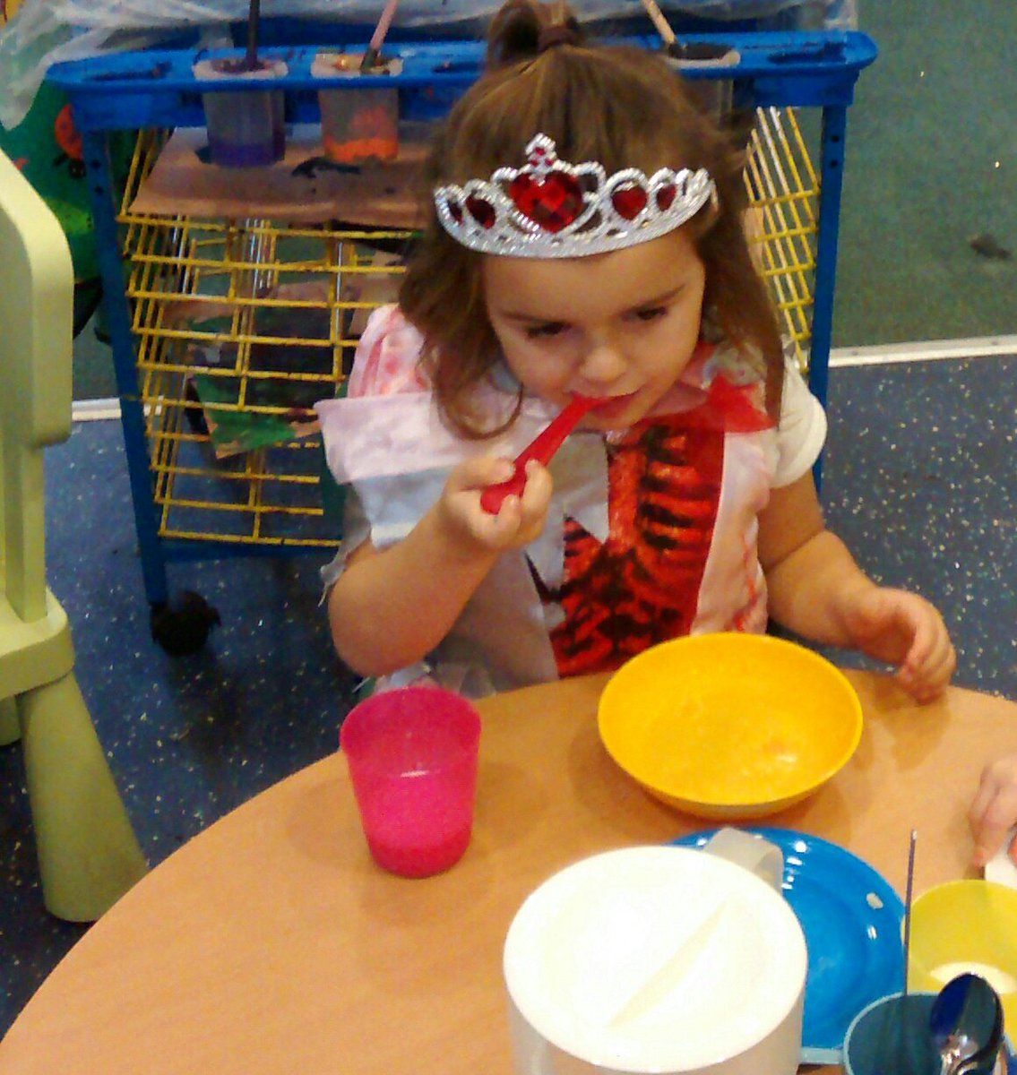 AirthNursery's tweet photo. Tasting our pumpkin soup we made for snack. 👍 #usingrecipes #healthy @airthprimary https://t.co/5CI6HdLaNP