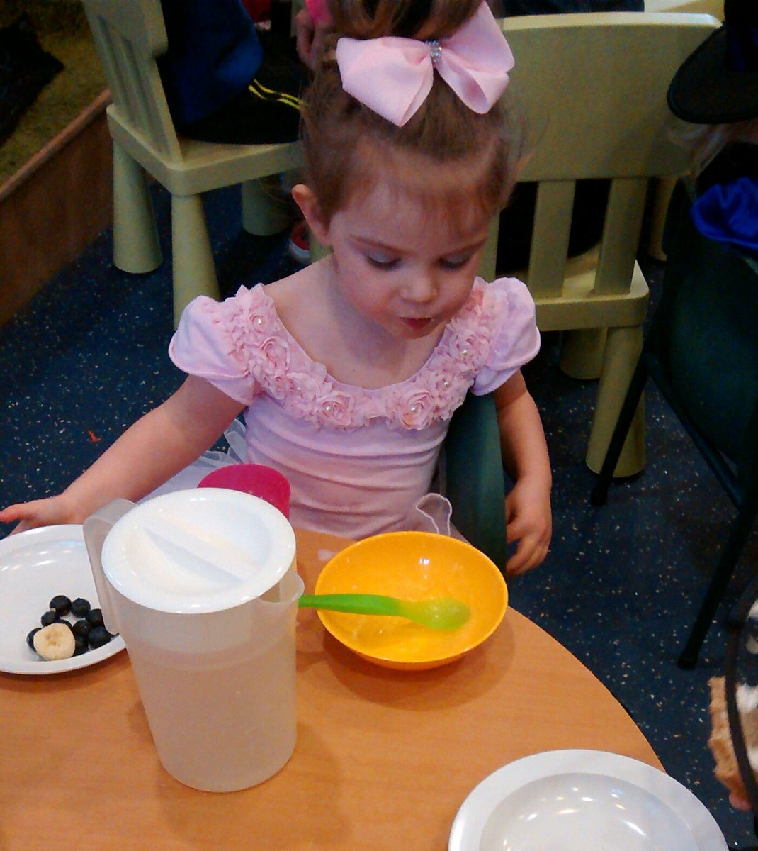 AirthNursery's tweet photo. Tasting our pumpkin soup we made for snack. 👍 #usingrecipes #healthy @airthprimary https://t.co/5CI6HdLaNP