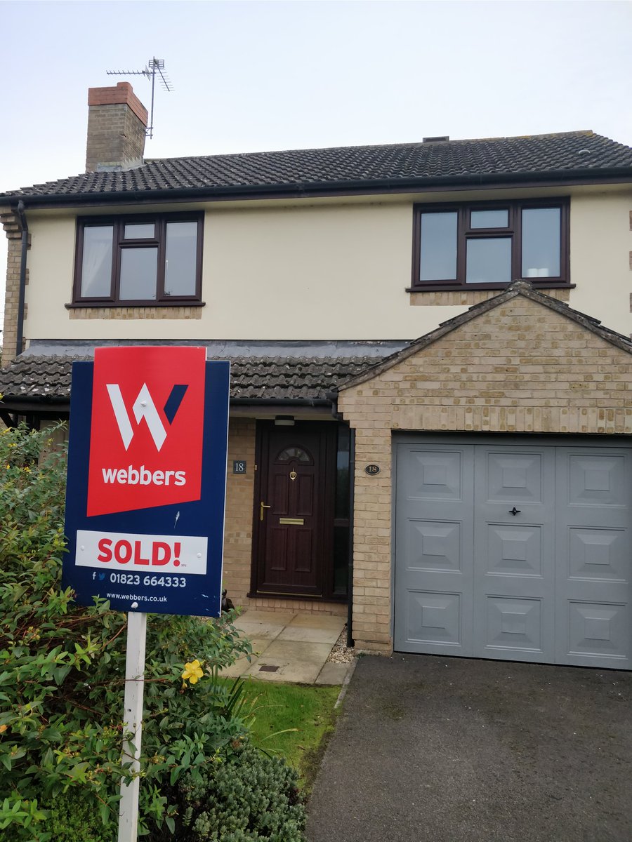 WebbersWelli's tweet photo. Great to see such good interest in this 4 bedroom detached property on Andrew Allan Road! The views of the Monument were to die for! https://t.co/YiaOOyxIaK