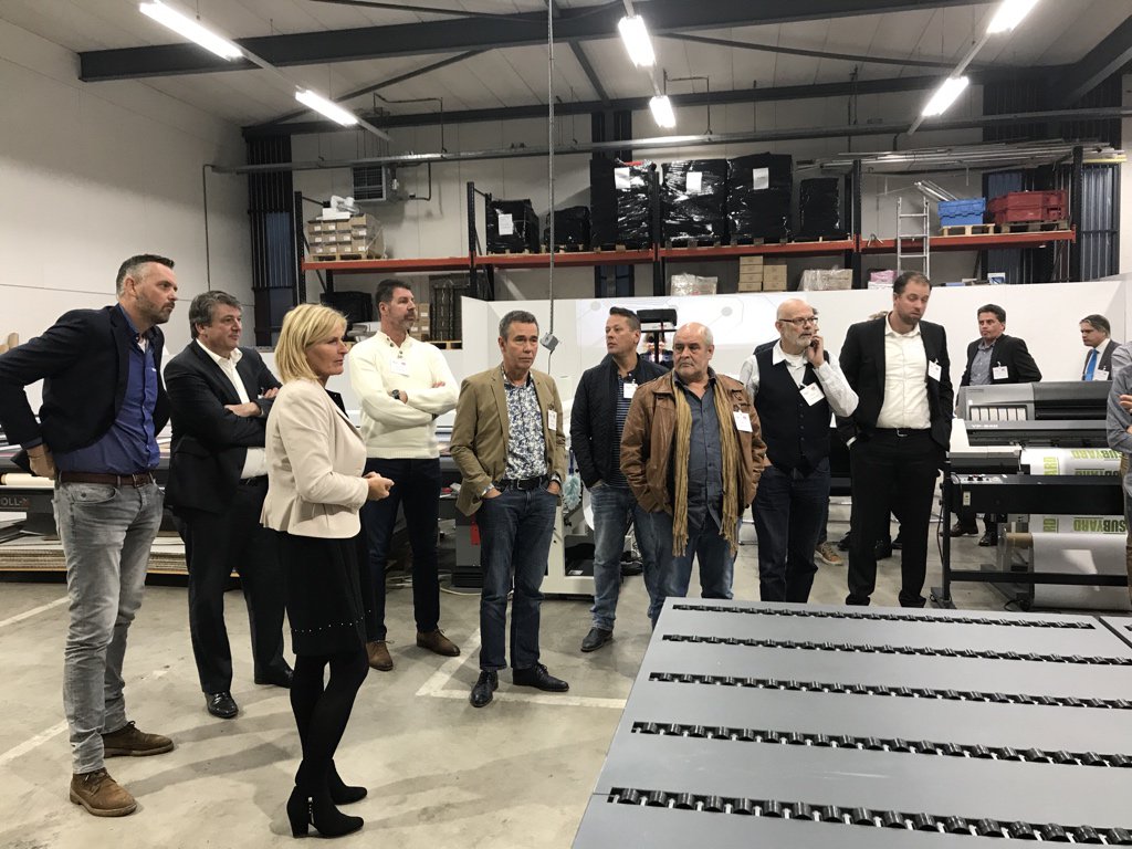 Toob_Alers's tweet photo. Opkomst prima #vgexperience  @VGPRINT inspiratie voldoende #printsum @vereniging_vkgo https://t.co/7FtJqRTLbZ