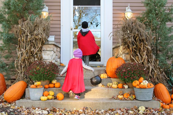 element_moline's tweet photo. Happy Halloween! Get moving with your superheroes and princesses for safe trick-or-treating. https://t.co/LkDs1id91J
