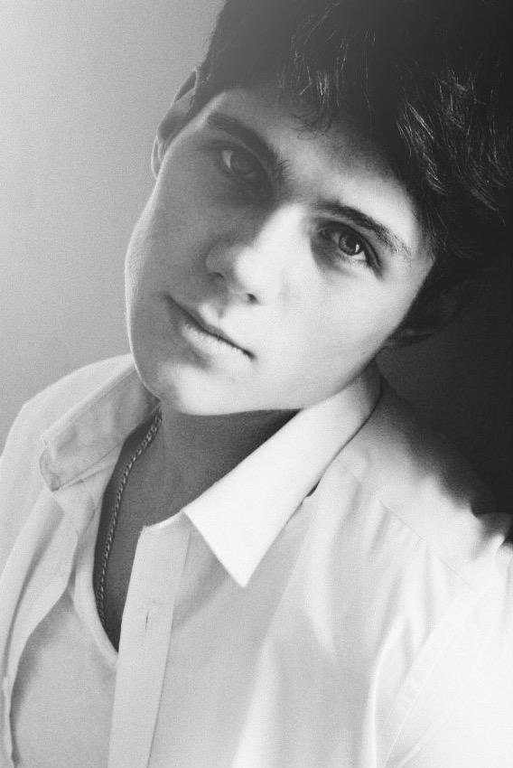 molodejca's tweet image. Пётр Коврижных — молодой актёр, по-настоящему любящий свою Профессию. Он не жаждет выходных, постоянно учится и снимается. Всем нам, Пётр...