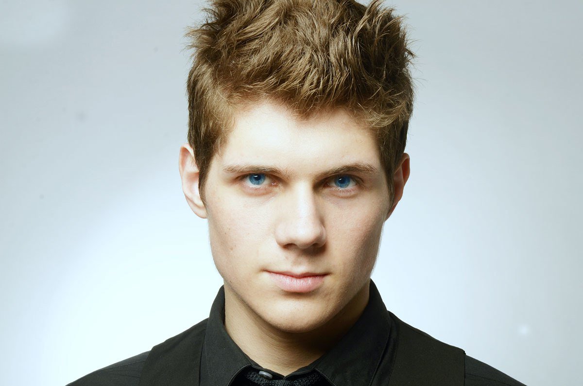 molodejca's tweet image. Пётр Коврижных — молодой актёр, по-настоящему любящий свою Профессию. Он не жаждет выходных, постоянно учится и снимается. Всем нам, Пётр...