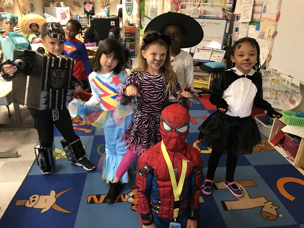 rgardner116's tweet photo. Happy Halloween!! 🎃 #WeareVincentFarm @VincentFarmBCPS https://t.co/moAQ0DKgQX
