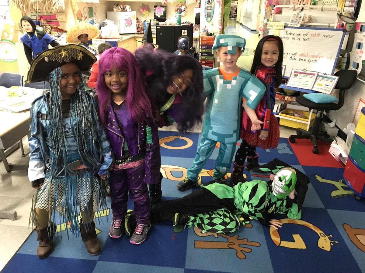 rgardner116's tweet photo. Happy Halloween!! 🎃 #WeareVincentFarm @VincentFarmBCPS https://t.co/moAQ0DKgQX