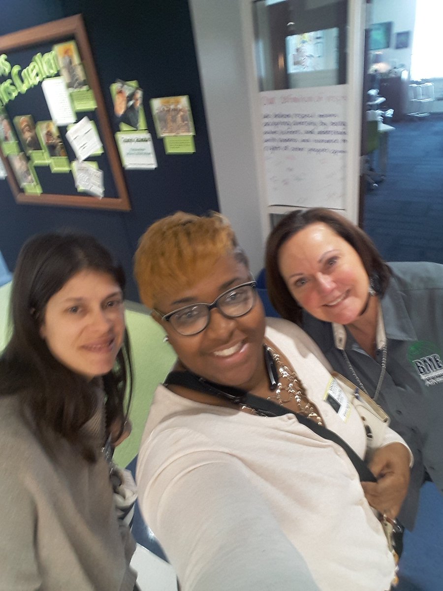 YEPlatform's tweet image. Great things on the horizon for @BMEAcademy! Thank you @EstieC for your passion and dedication!! 

#YouthInBusiness #YoungEntrepreneurs