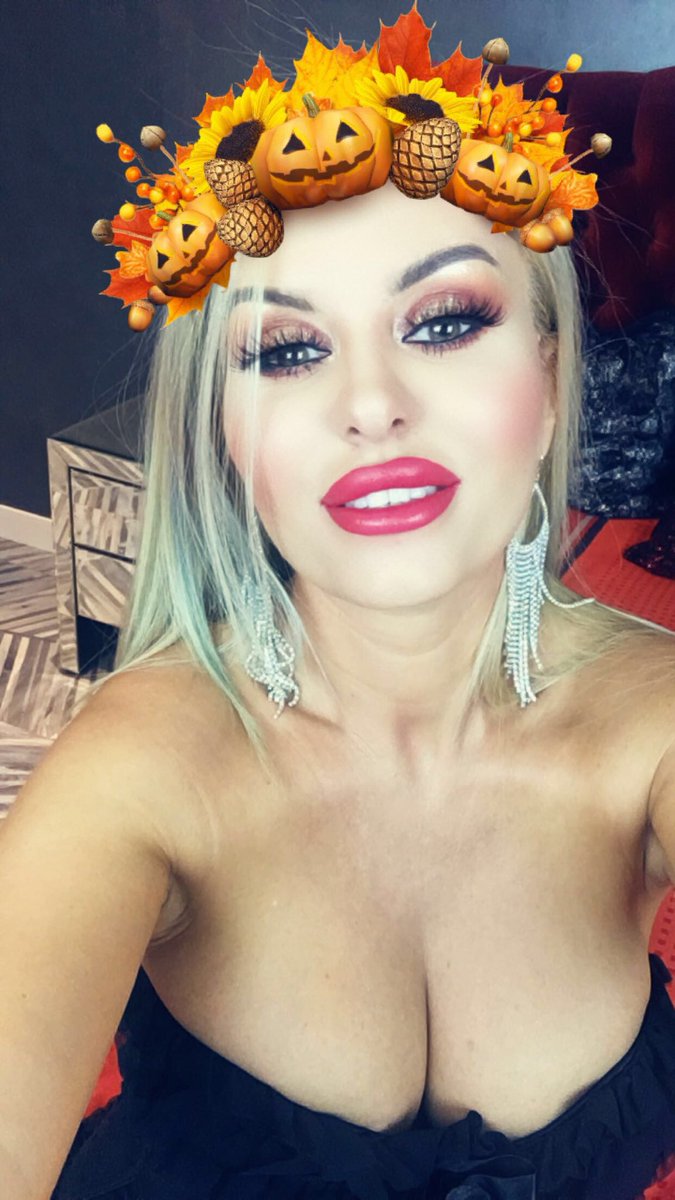 DiamondDollxxx's tweet photo. #online now   https://t.co/cDzq7mVctw   for #hot #camshow #nudeplay #fetish play #smoking show #Goddess #Queen #Mistress #Findom https://t.co/oYCmjcphFu